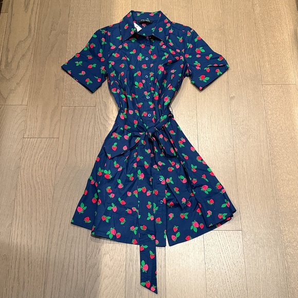 🆕 Kate Spade tossed strawberry shirtdress - Picture 2 of 9